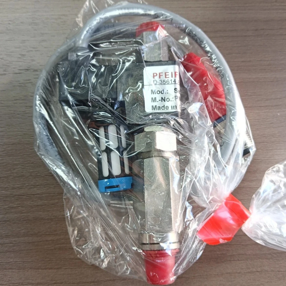 Клапан защитного газа Pfeiffer HiPace 2800 / 3400 — PM Z01313A